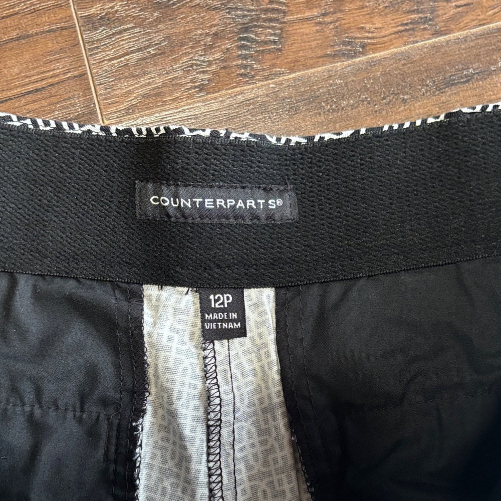 Counterparts Stretch Black and White Patterned Cropped Pants - Picture 2 of 11